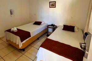 Postel nebo postele na pokoji v ubytování Hotel dos Lagos