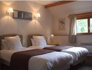 Postel nebo postele na pokoji v ubytování LOGIS - Auberge Du Colombier
