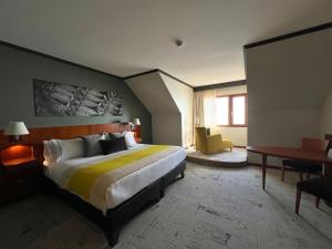 Postel nebo postele na pokoji v ubytování Park Lake Luxury Hotel