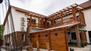 The building in which a vendégházakat is located