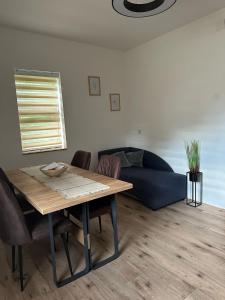 Primo apartmani的休息区