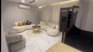 Fotografie z fotogalerie ubytování Luxury home sheikh zayed easy check in v destinaci Sheikh Zayed