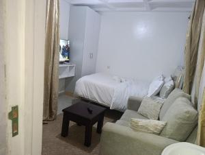 a living room with a couch and a bed at Cities bnbs in Gatunga