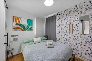 a bedroom with a bed and a wall covered in flowers at Garden Oasis Cozy Home Near Bart Shop with Parking in Berkeley