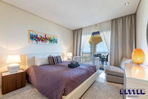Ένα ή περισσότερα κρεβάτια σε δωμάτιο στο Seaviews Luxury Apt La Quinta By Better Booking