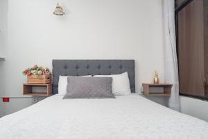 Postel nebo postele na pokoji v ubytování Innovar Casa Hostal