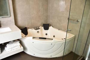 Koupelna v ubytování Serenzza Hotel