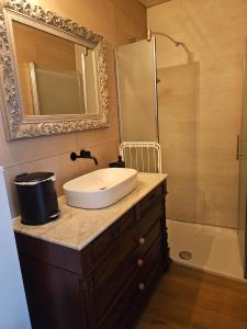 Ένα μπάνιο στο Appartement cosy 2 chambres