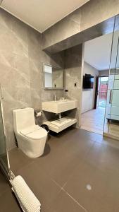Koupelna v ubytování Serenzza Hotel