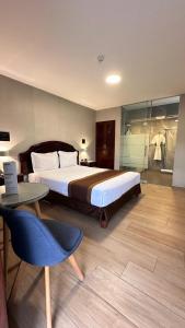 Ένα ή περισσότερα κρεβάτια σε δωμάτιο στο Serenzza Hotel