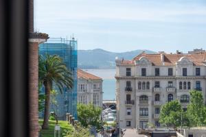 a view of a city with buildings and the ocean at Soleado apartamento en el centro de la ciudad in Santander