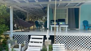 Balkón nebo terasa v ubytování LE FARE BLEU Tiputa Rangiroa