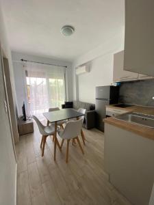 Gallery image of Golden City Apartments in Skala Rachoniou +5 photos