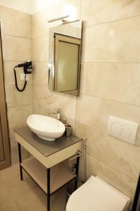 Ένα μπάνιο στο Mejsi Studio Apartment