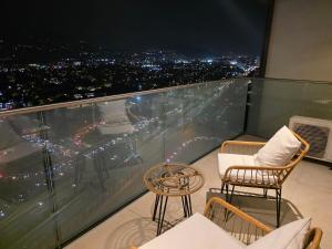 Balkón nebo terasa v ubytování A pasos del Mall Parque Arauco, Vista Maravillosa 2604