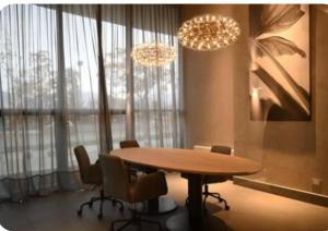 Konferenční prostory v ubytování A pasos del Mall Parque Arauco, Vista Maravillosa 2604 + 17 fotografií