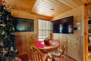 Φωτογραφία από το άλμπουμ του 4 Cabins - Reindeer Ranch at Round Top σε Carmine