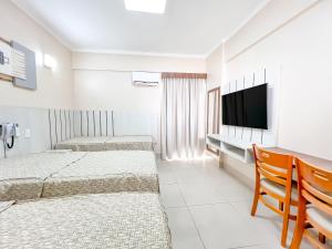Uma TV ou centro de entretenimento em Spazzio diRoma Incluso o acesso ao Acqua park todos os dias, exceto no dia do check-out