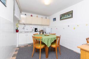 Kuchyňa alebo kuchynka v ubytovaní House Villa Marija
