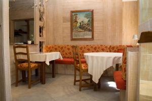 Posezení v ubytování Logis Hôtel-Restaurant Auberge d'Imsthal