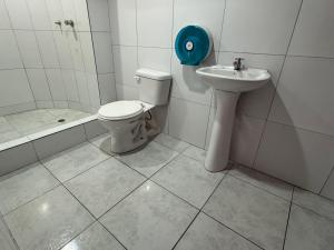 a bathroom with a toilet and a sink at Dulces Sueños in Guayaquil