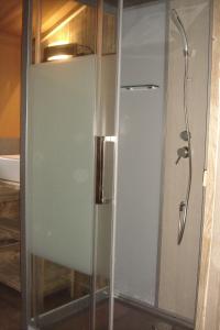 A bathroom at Camping de la Bonnette
