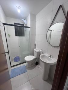 a bathroom with a shower and a toilet and a sink at São João do Teixeira - 2 QUARTOS - 3 CAMAS DE CASAL in Caruaru
