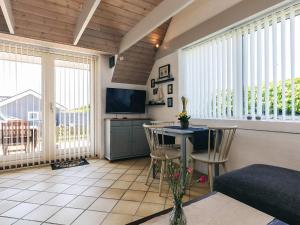 Kuchyň nebo kuchyňský kout v ubytování Holiday home Karrebæksminde XLVII
