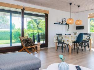 Χώρος καθιστικού στο 6 person holiday home in Juelsminde