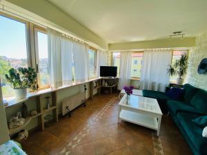 TV a/nebo společenská místnost v ubytování Apartments and rooms with parking space Mali Losinj (Losinj) - 2497