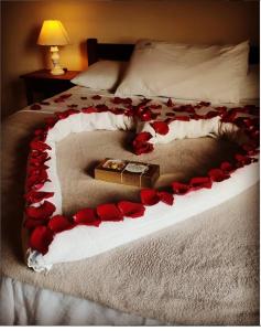 a bed with a bunch of red roses on it at Pousada Búzios Garden in Búzios +37 photos