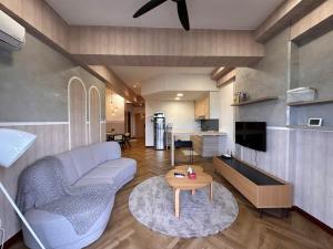 Η κουζίνα ή μικρή κουζίνα στο Waterfront Riverbank Apt Kuching