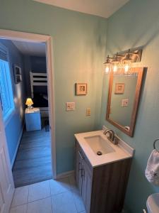 Koupelna v ubytování Beautiful Beach Home + 16 fotografií