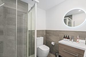 Ένα μπάνιο στο Explore Wanaka - Mountain Views, Riverside Locale +14 φωτογραφίες