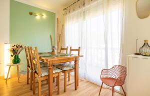 a dining room with a table and chairs and a window at Stunning Apartment In Albuñol With Wifi in Albuñol