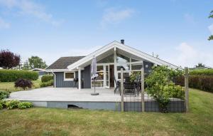 Zahrada ubytování Three-Bedroom Holiday Home In Assens