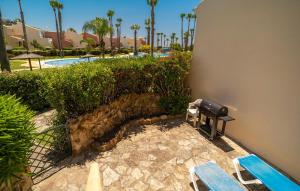 サアラ・デ・ロス・アトゥネスにあるJardin Atlanterraのパティオ(グリル、椅子、プール付) +25枚の写真