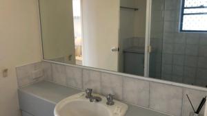 Koupelna v ubytování Sahara Sands Unit 4 + 7 fotografií