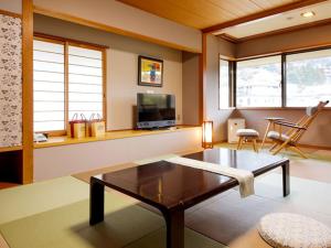 TV a/nebo společenská místnost v ubytování Arima Hot Spring Ryokan Kotori