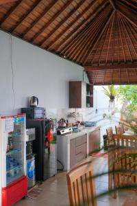 Kuchyň nebo kuchyňský kout v ubytování Bali intan Canggu
