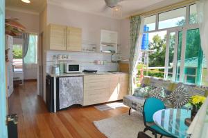 Η κουζίνα ή μικρή κουζίνα στο Rafiki Homestay +10 φωτογραφίες
