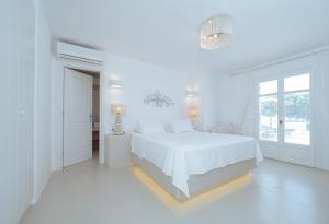 Katil atau katil-katil dalam bilik di Mykonos White Prince, 5 BR with Private pool!