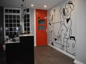 a room with a red door and a painting on the wall at Dancenter River Roding Ilford Inn London in Barking