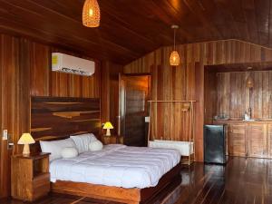 Postel nebo postele na pokoji v ubytování Hotel Cabañas María Isabel, Bacalar