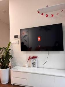 Μια τηλεόραση ή/και κέντρο ψυχαγωγίας στο Camcam homestay