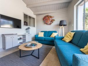 Posezení v ubytování Maison moderne pour 6 avec Wi-Fi à La Flotte - FR-1-835-7