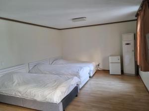 Postel nebo postele na pokoji v ubytování Orasung Motel + 7 fotografií