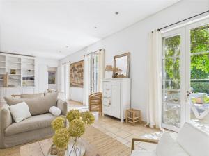 Χώρος καθιστικού στο Superbe Maison Climatisée avec Piscine au Cœur de Maussane - Proche Commerces et Activités! - FR-1-599-83