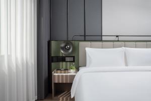 Llit o llits en una habitació de 义乌君忆云澜国际酒店 Yiwu Junyi Yunlan International Hotel