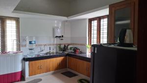 Kuchyň nebo kuchyňský kout v ubytování Purayilhomestay